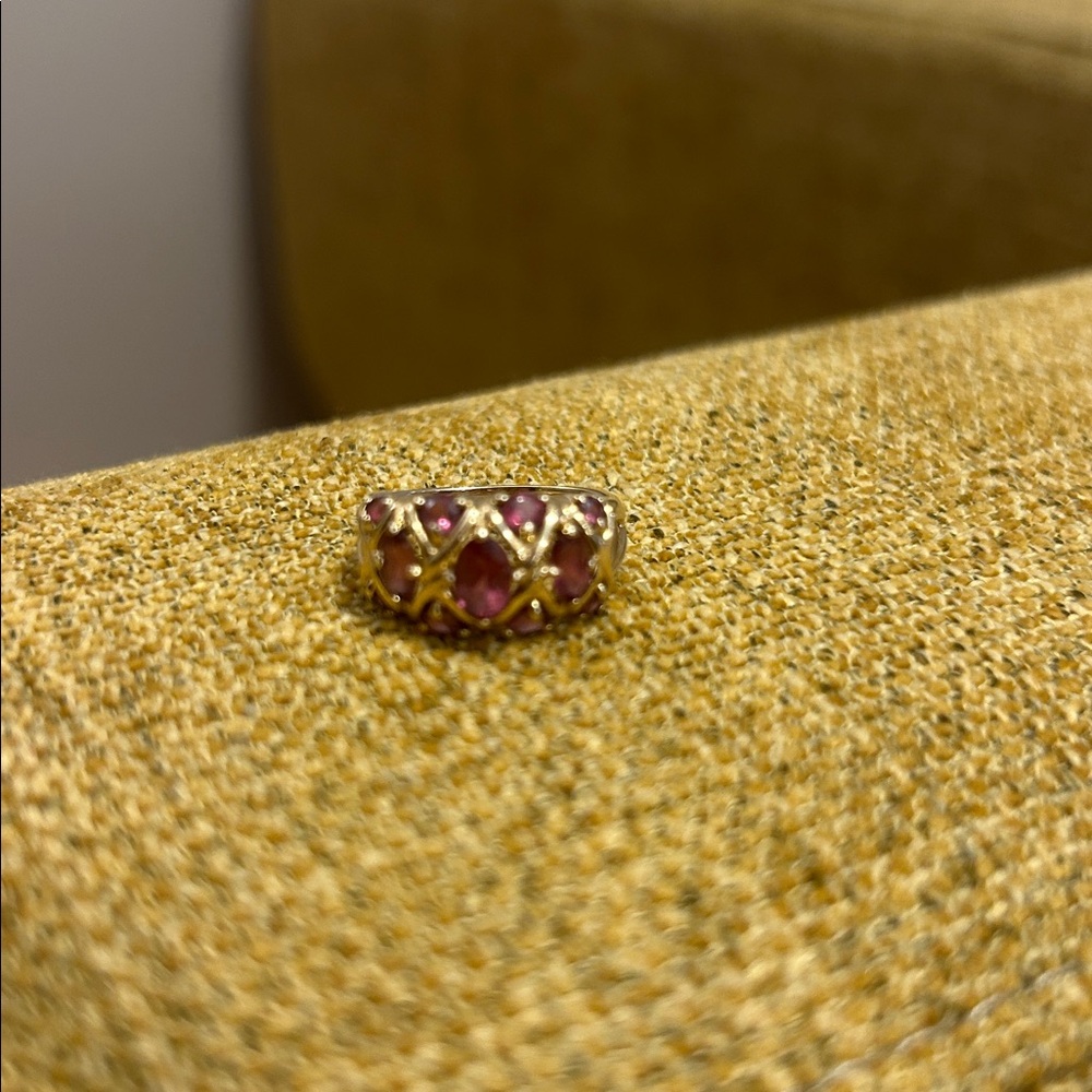 Elegant 14 KT Gold and Pink Gemstone Ring - Picture 4 of 5